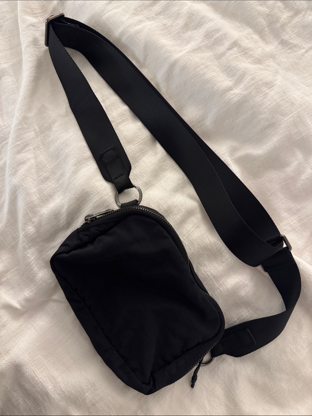 Minimalist Black Crossbody Bag with Adjustable Strap
